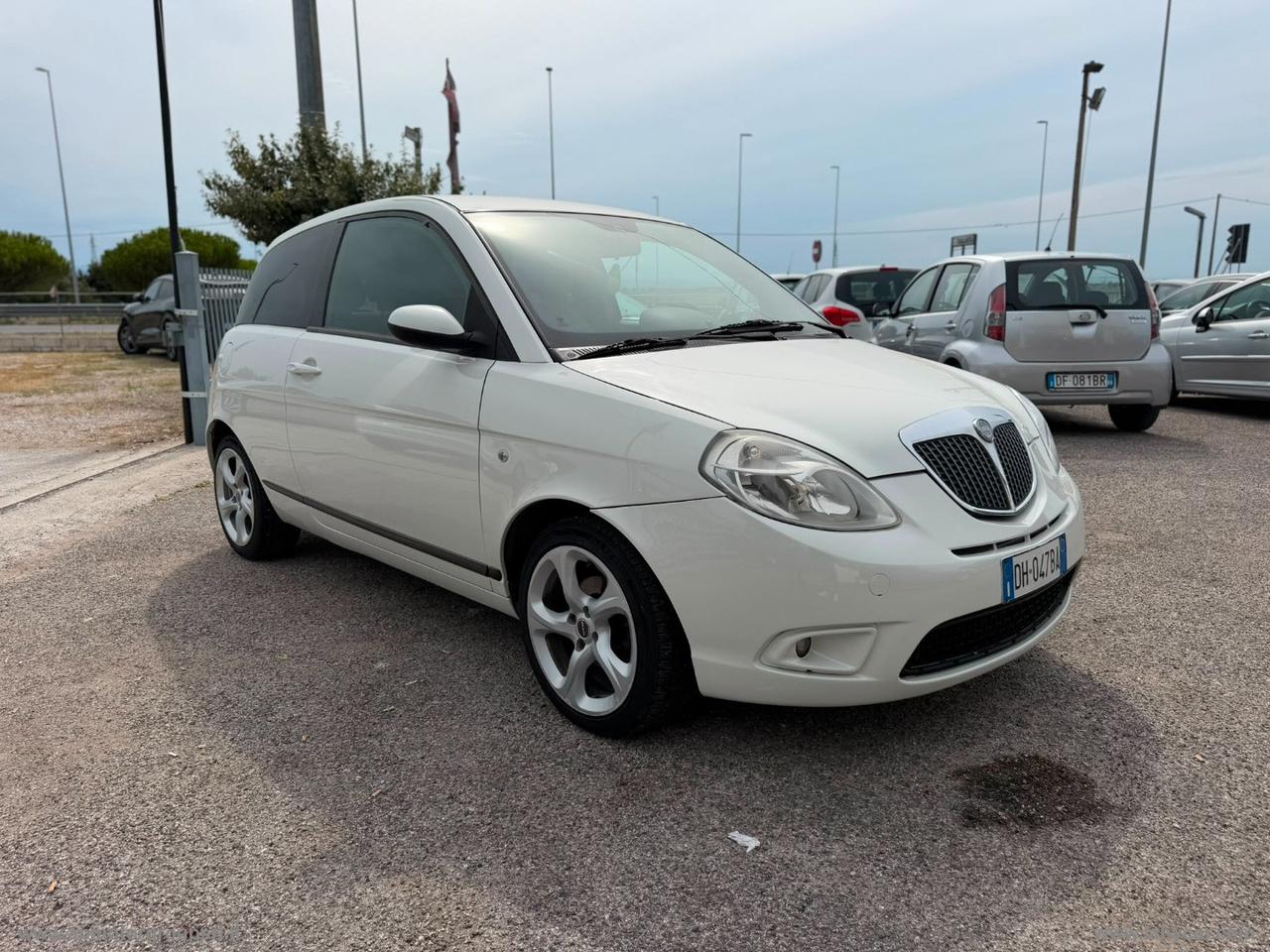 LANCIA Ypsilon 1.4 16V Platino AUTOMATICA