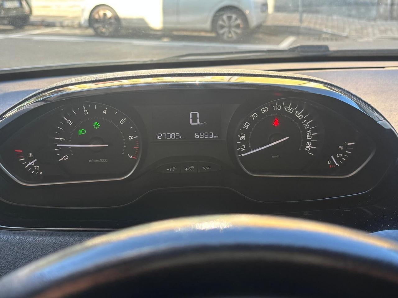 PEUGEOT 208 1.2 ACTIVE