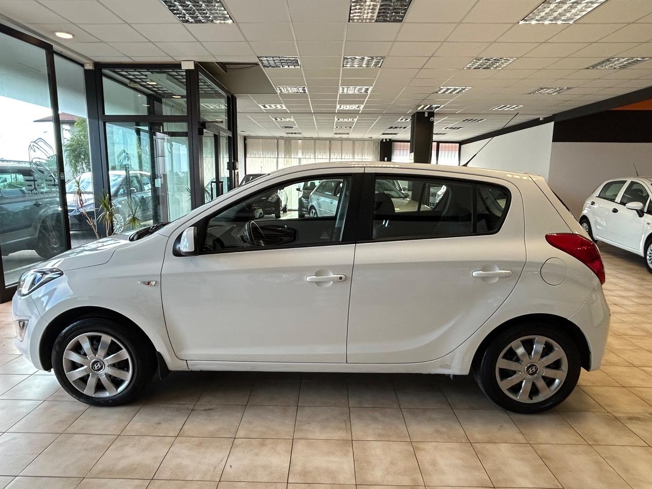 Hyundai i20 - 2014 1.1 CRDi 75cv NEOPATENTATI
