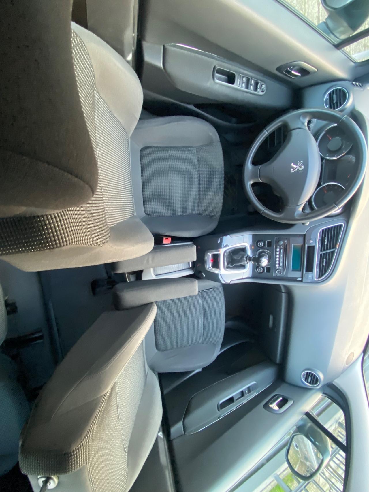 Peugeot 5008 1.6 HDi 115CV Allure