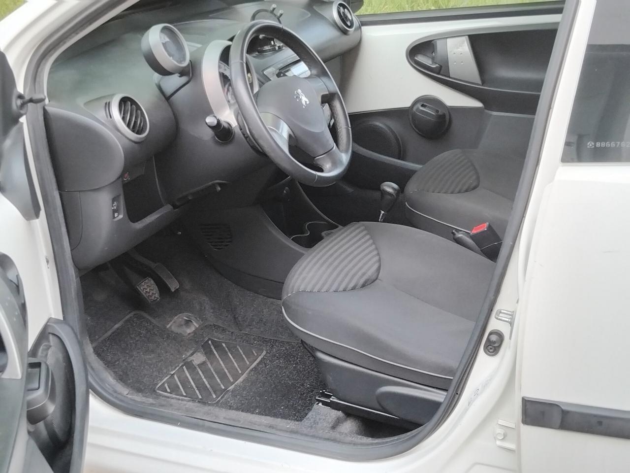 Peugeot 107 1.0 68CV 5p. Active CAMBIO AUTOMATICO X NEO PATENTATI A 2.999 EU