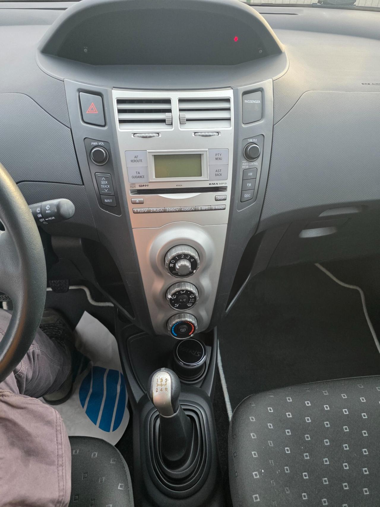 Toyota Yaris 1.0 5 porte