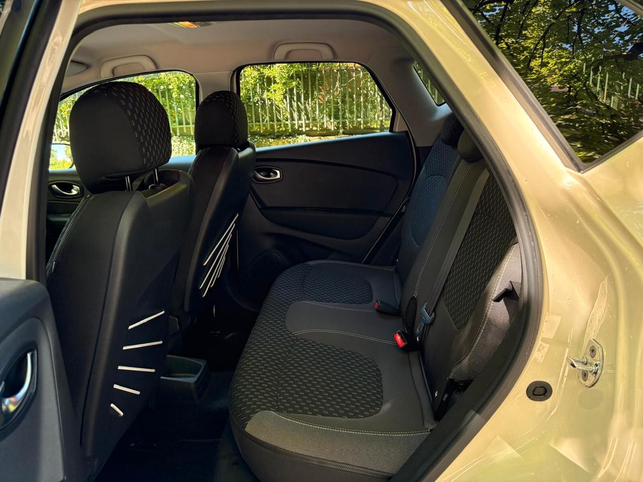 Renault Captur dCi 8V 90 CV EDC Start&Stop Energy Initiale Paris