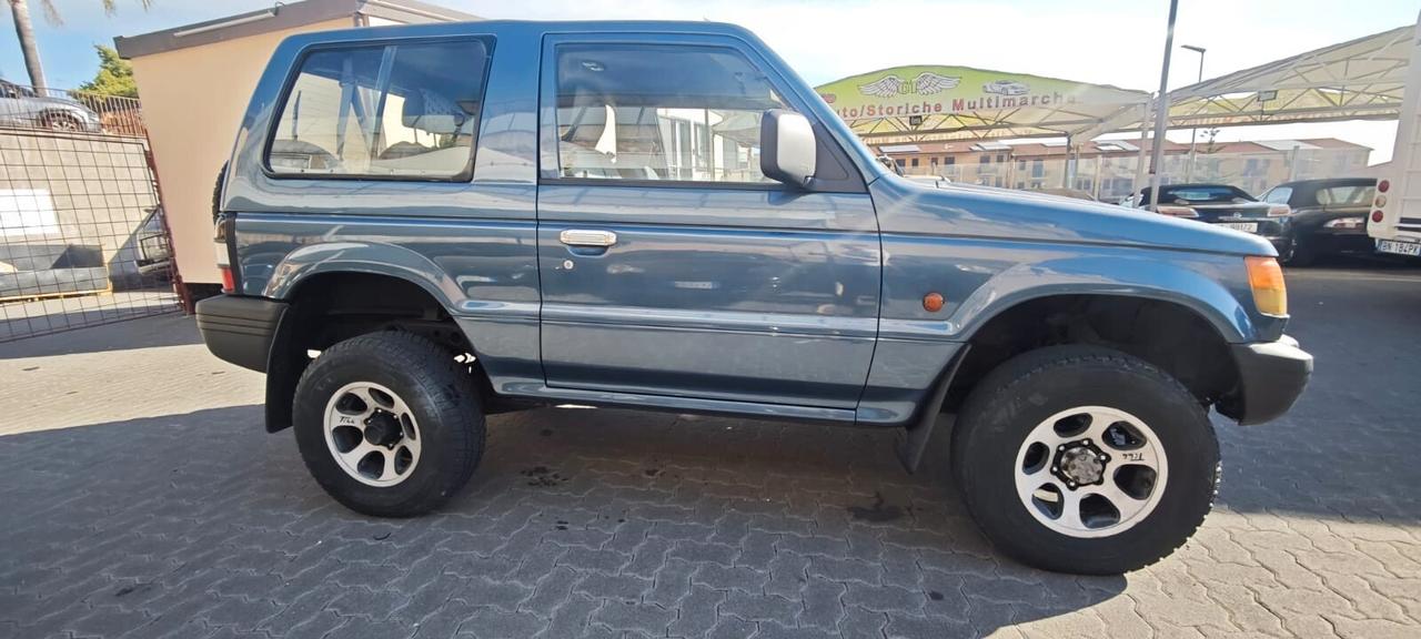 Mitsubishi Pajero GLX 2.5 TD 5 posti