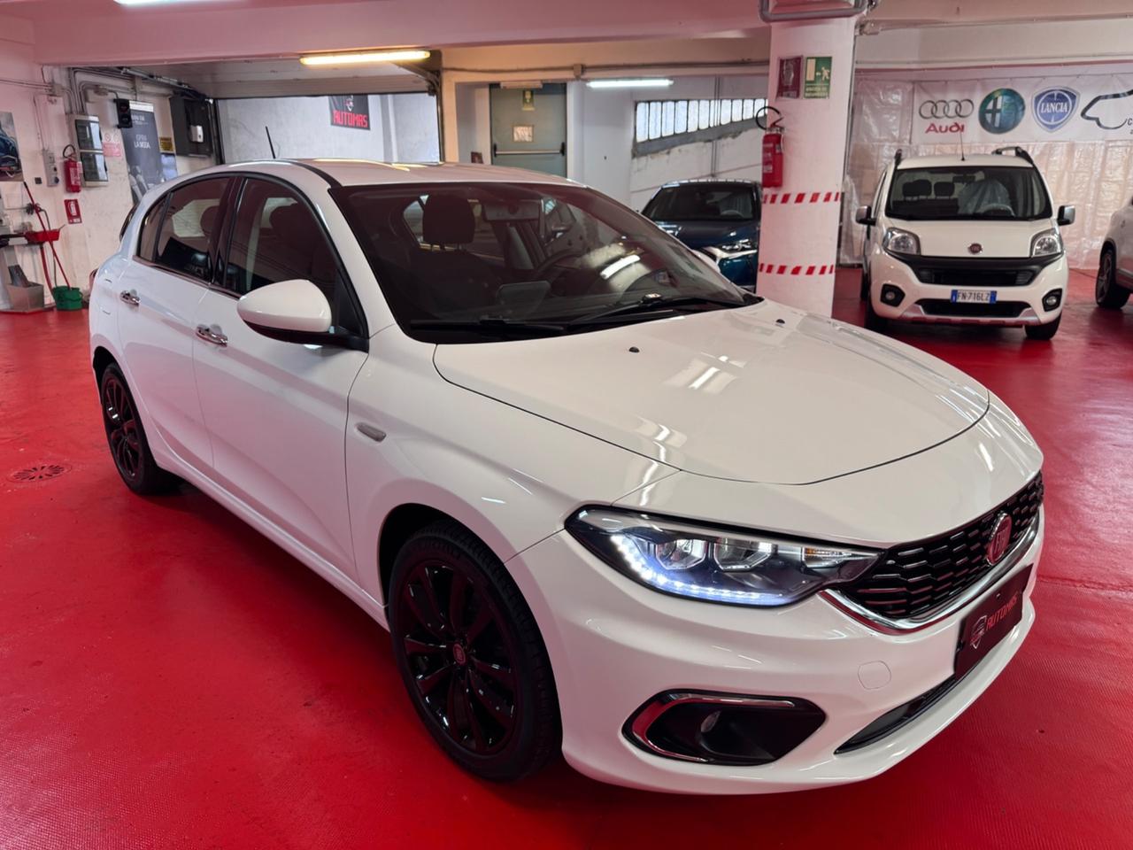 Fiat Tipo 1.6 Mjt S&S 5 porte Lounge FARI LED
