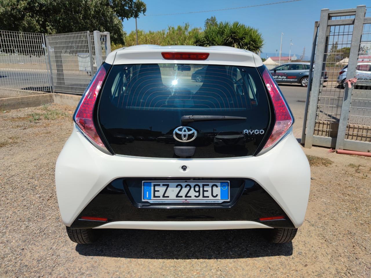 Toyota Aygo 1.0 VVT-i 69 CV 3 porte x-clusiv