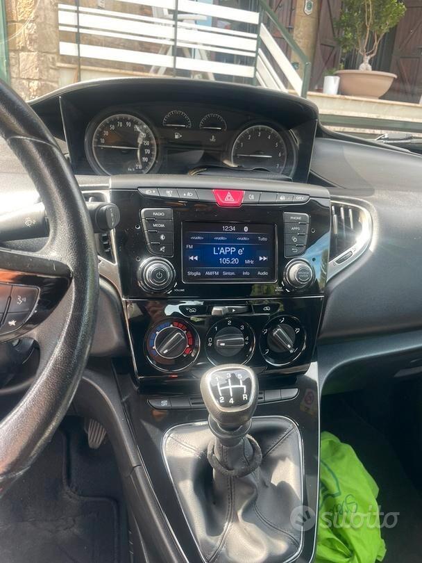 Lancia Ypsilon 1.2 69 CV 5 porte Unyca