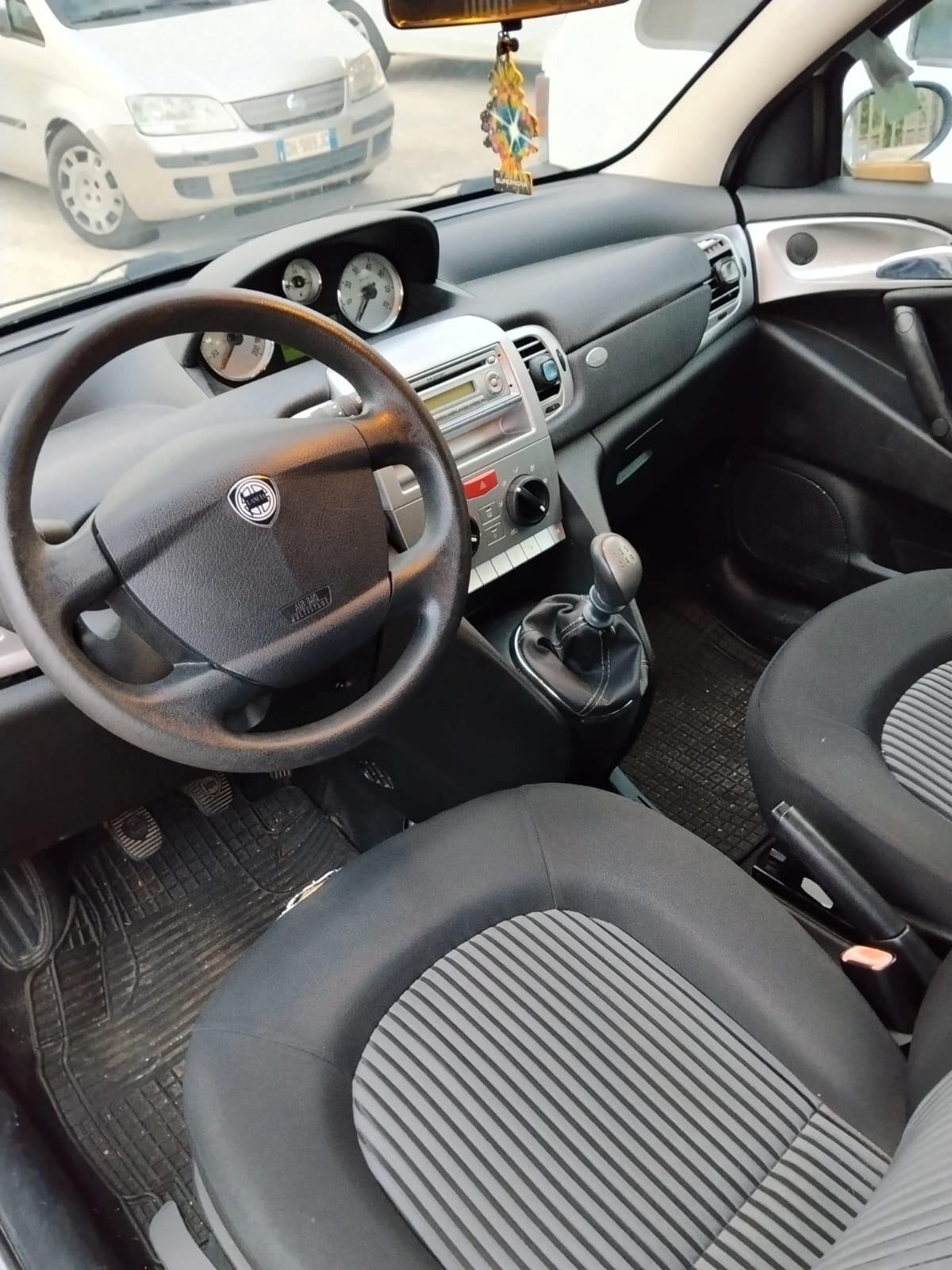 Lancia Y 1.1i cat Elefantino Blu