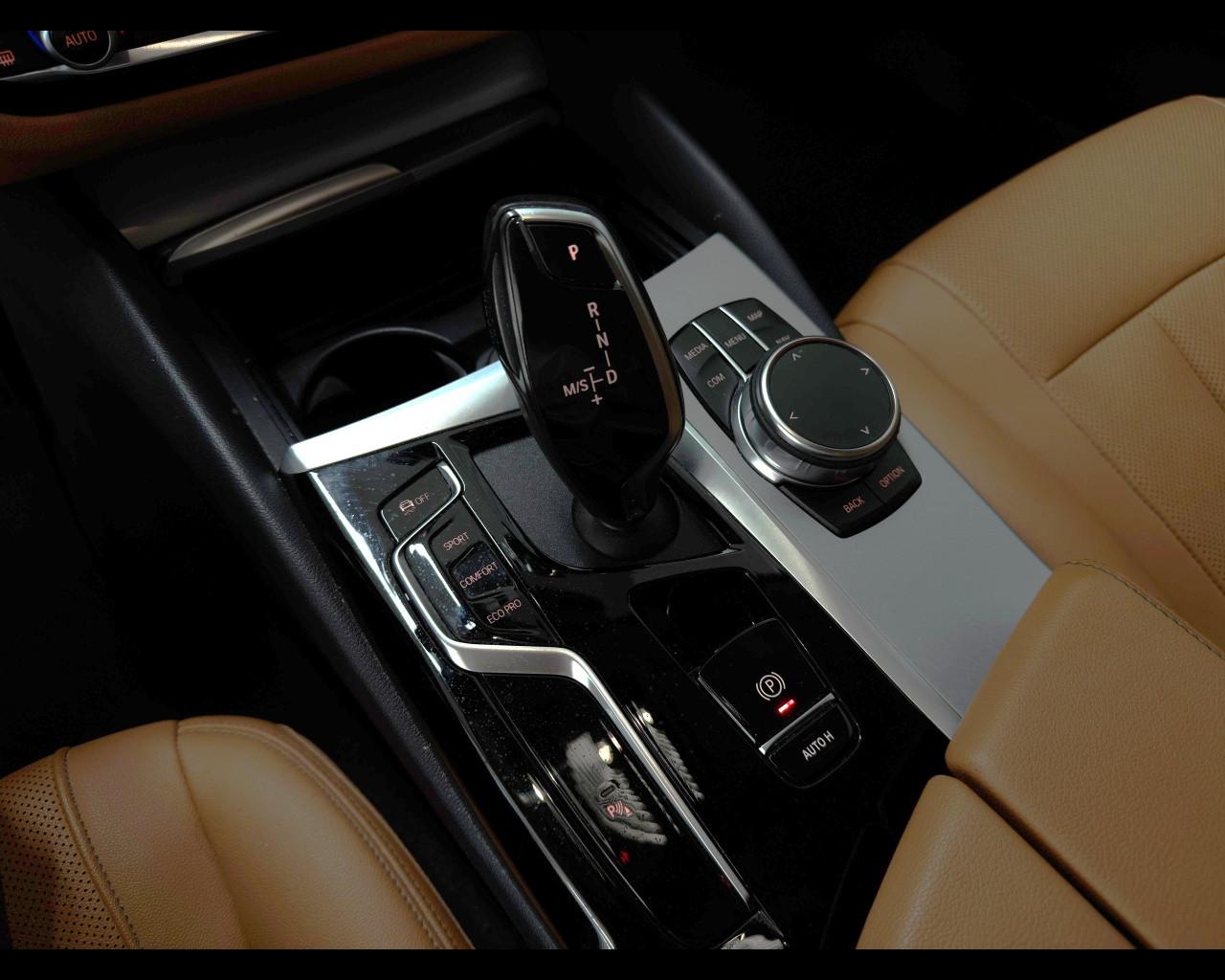 BMW Serie 5(G30/31/F90) - 520d 48V xDrive Business