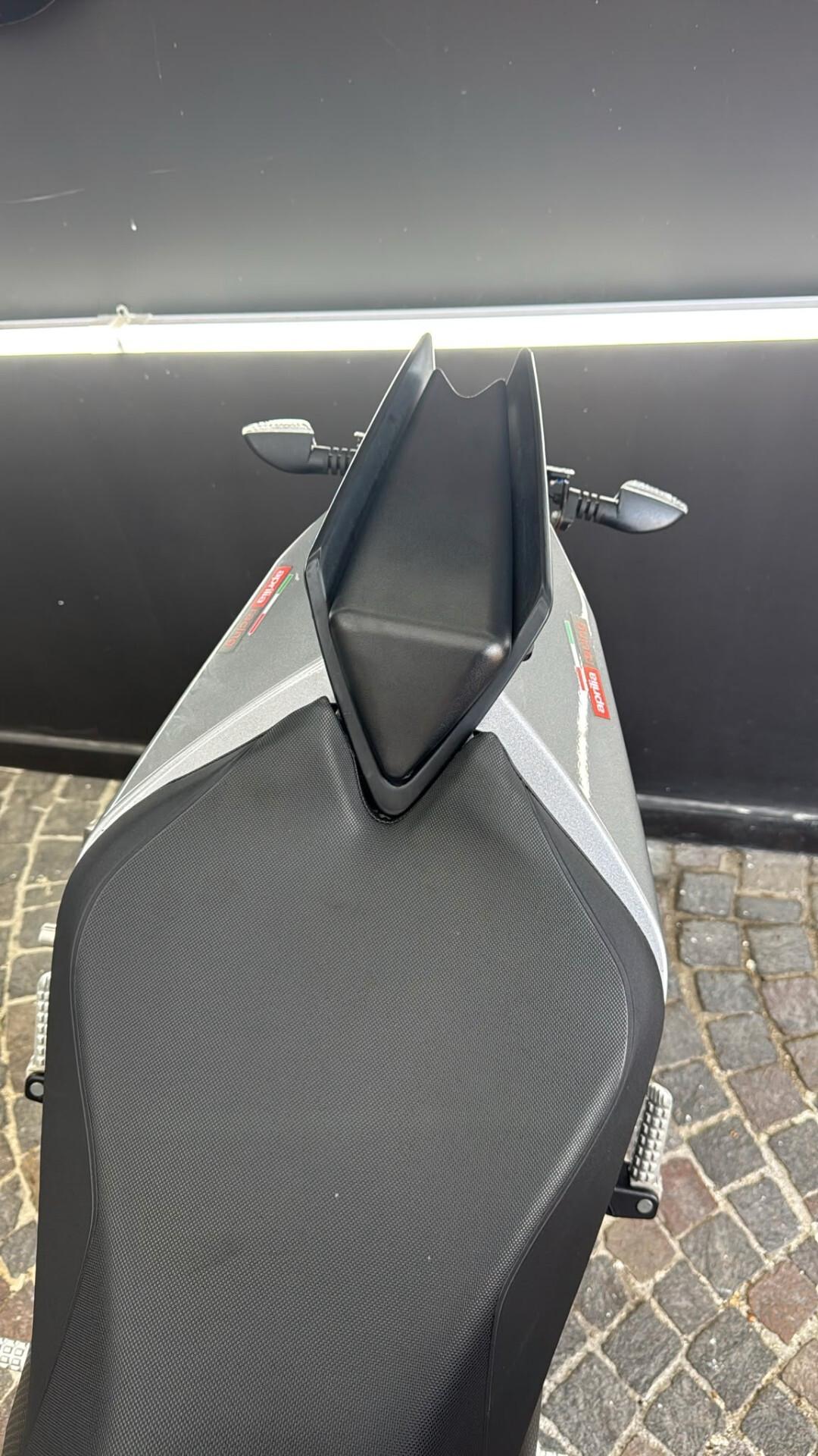 Aprilia Tuono V4 1100