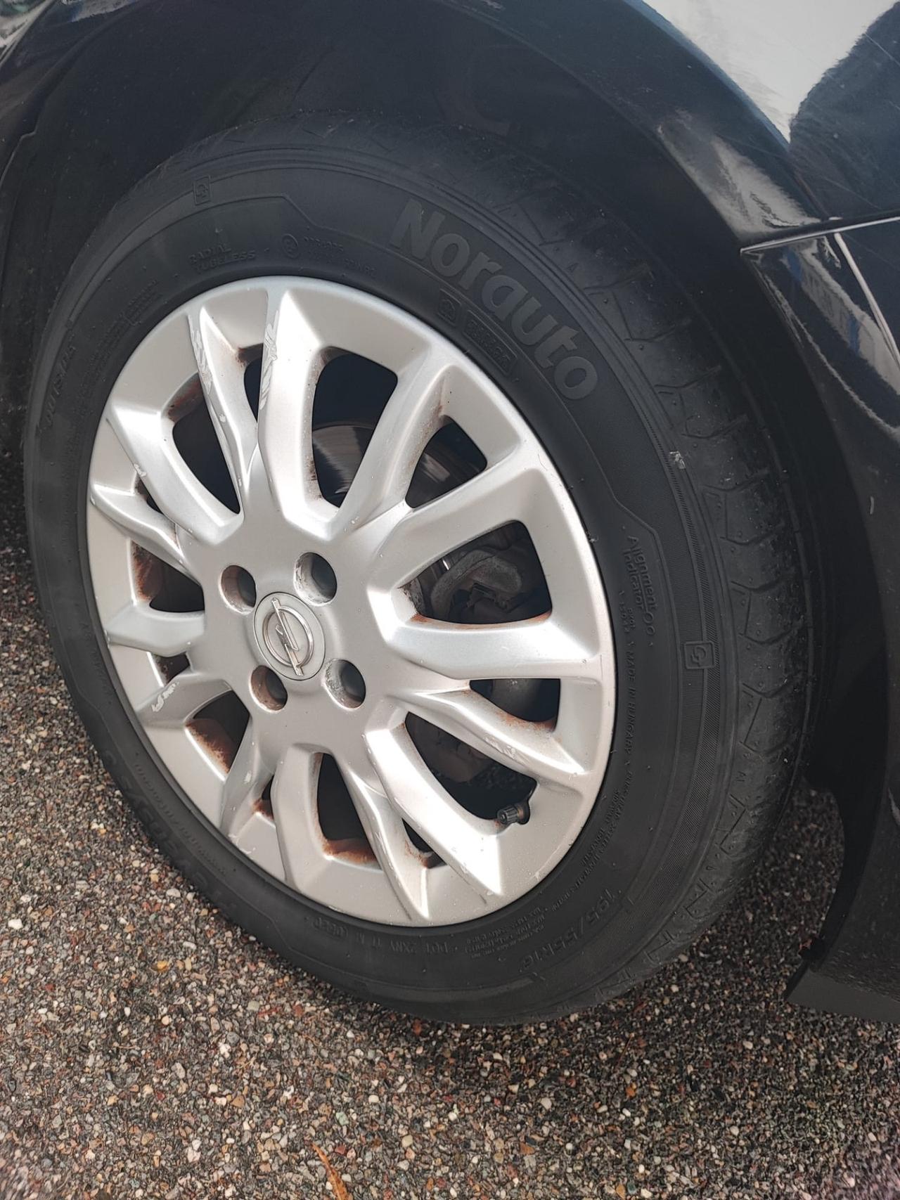 Opel Corsa 1.2 3 porte Sport