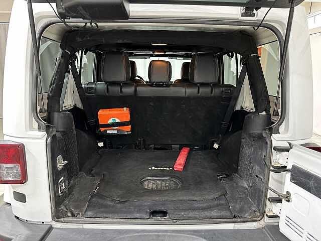 Jeep Wrangler Unlimited 2.8 CRD DPF Sahara
