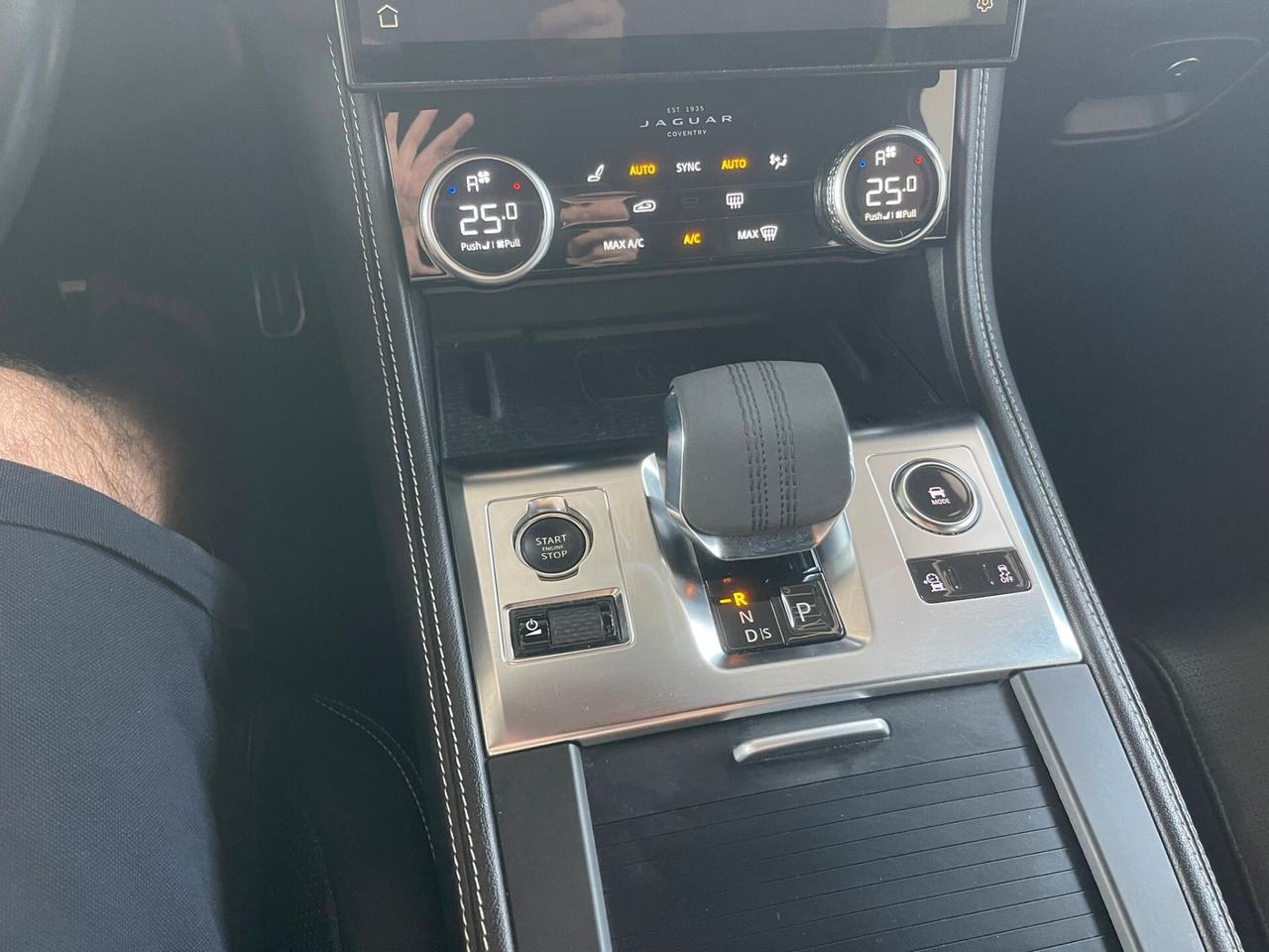 Jaguar F-Pace 3.0 D 300 CV AWD aut. R-Dynamic Black