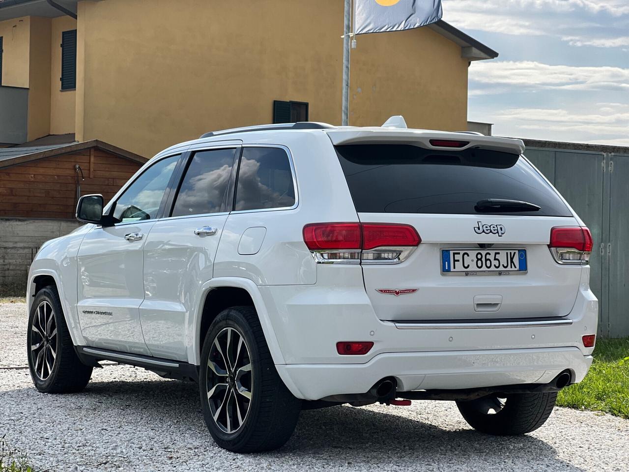 Jeep Grand Cherokee Overland FULL-OPTIONAL