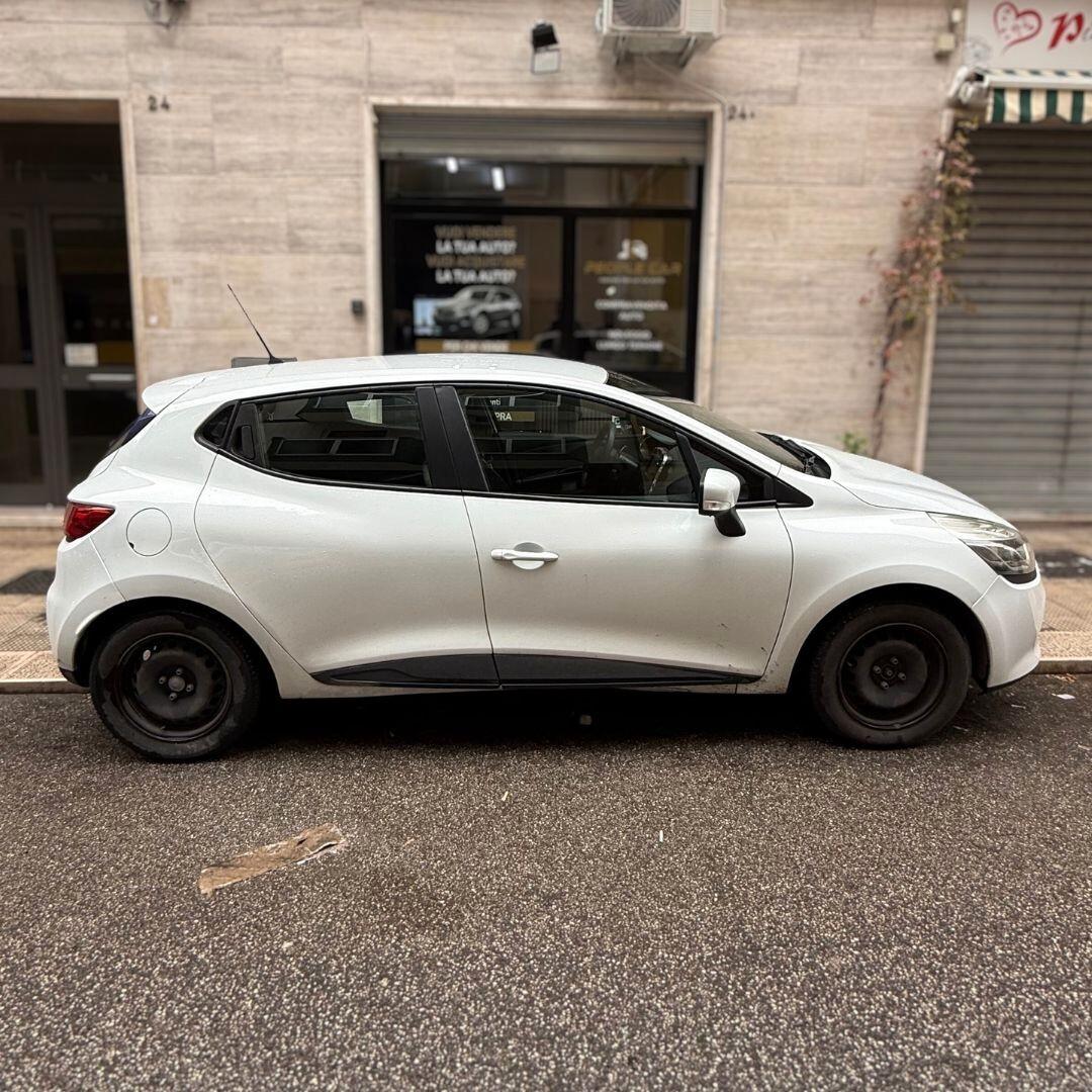 Renault Clio 1.2 75CV con impianto GPL
