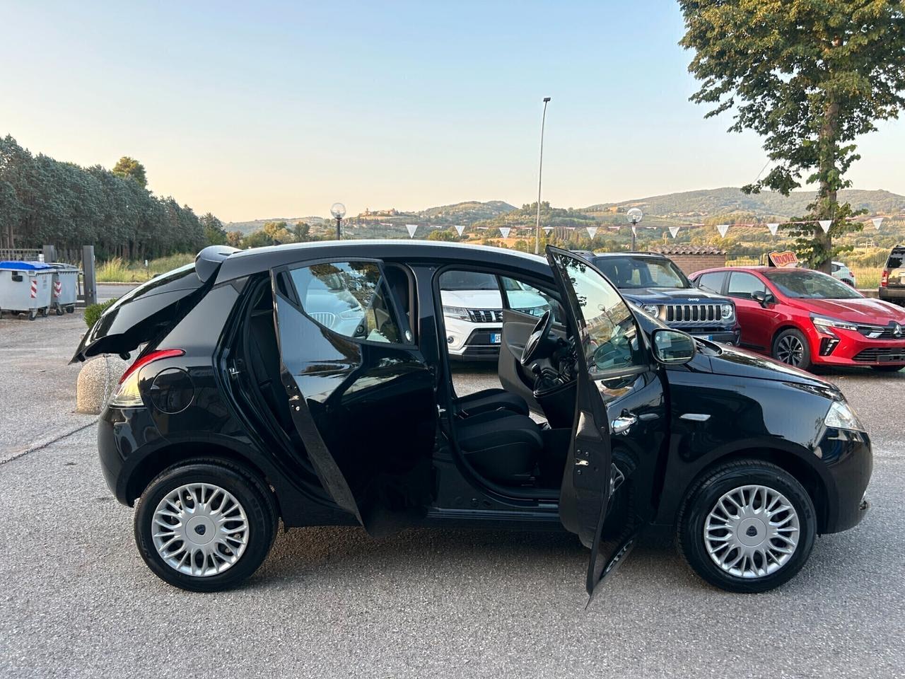 " UNA CHICCA " Lancia Ypsilon 85 CV Metano Ecochic Platinum