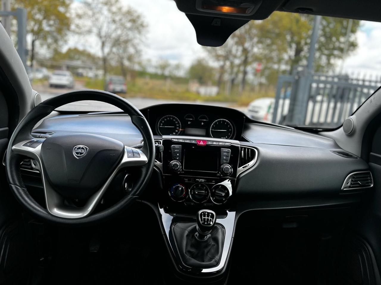 Lancia Ypsilon 1.0 FireFly 5 porte S&S Hybrid Ecochic Gold