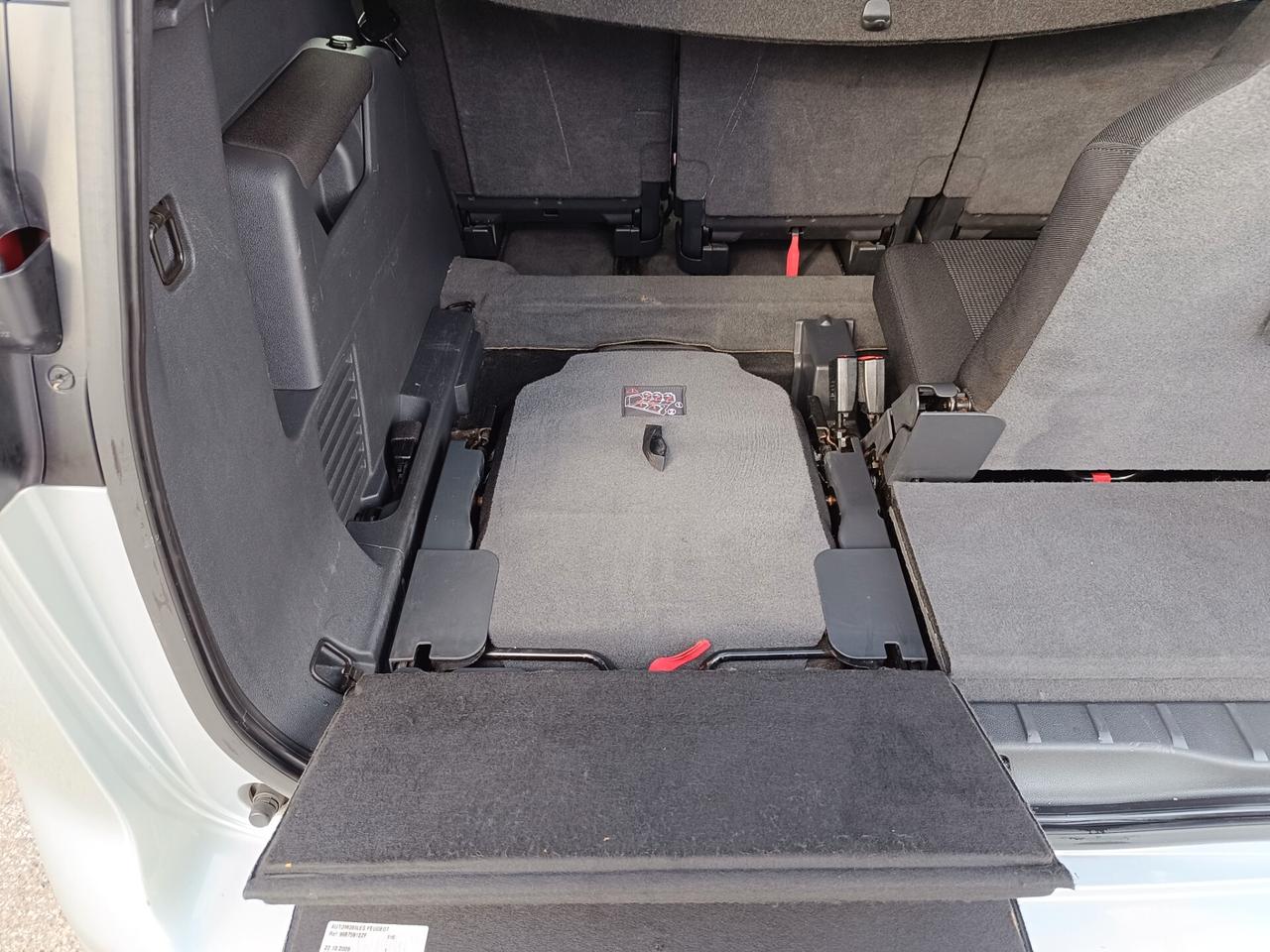 Peugeot 5008 1.6 HDi 110CV Premium 7 POSTI