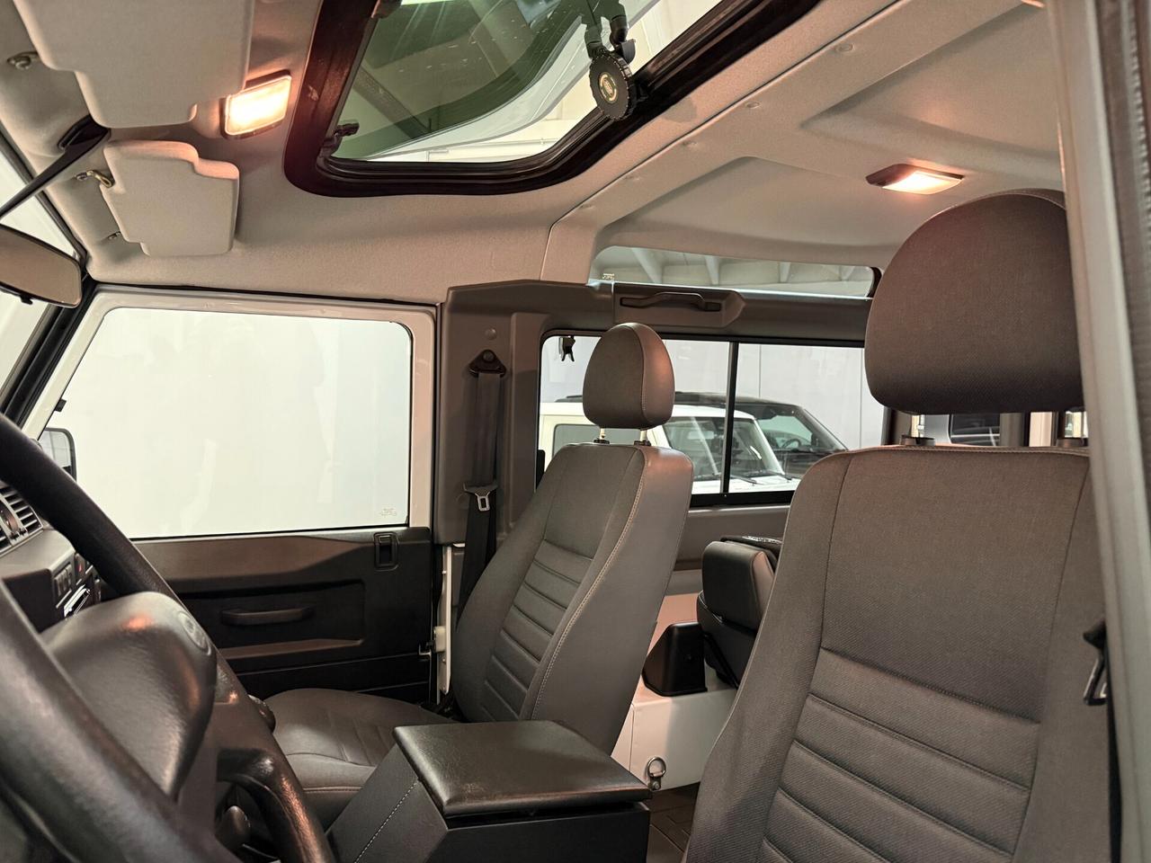 Land Rover Defender 90 2.4 Td SE SW 4 Posti Autocarro Tetto Apribile