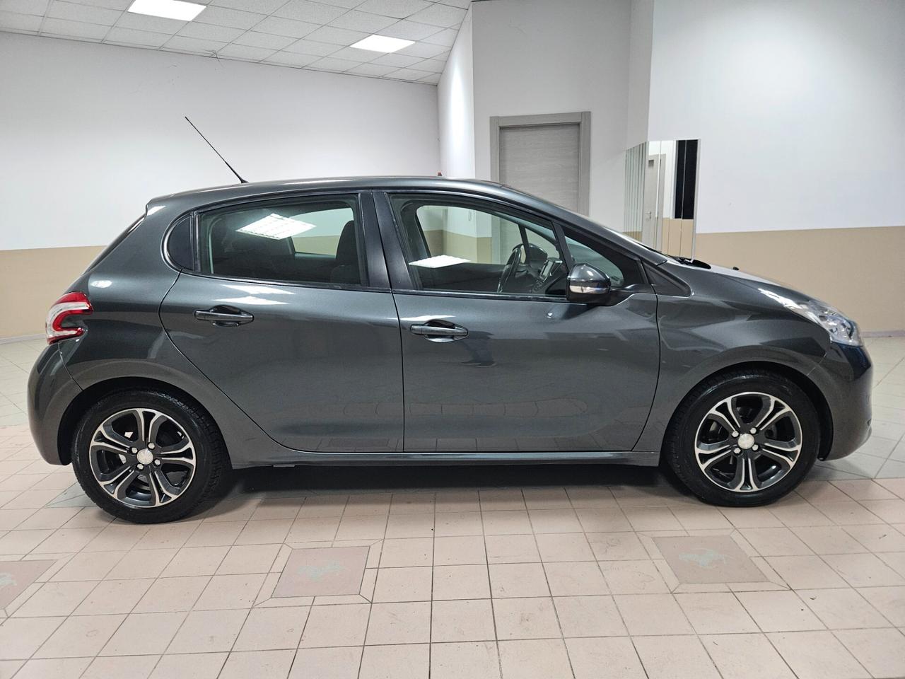 Peugeot 208 1.4 HDi 68 CV 5 porte Allure