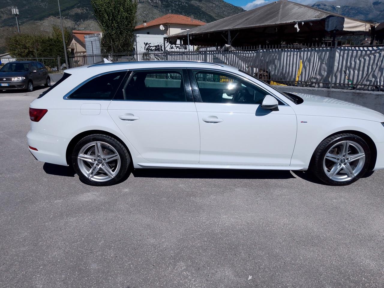 Audi A4 S LINE -VIRTUAL-POCHI KM
