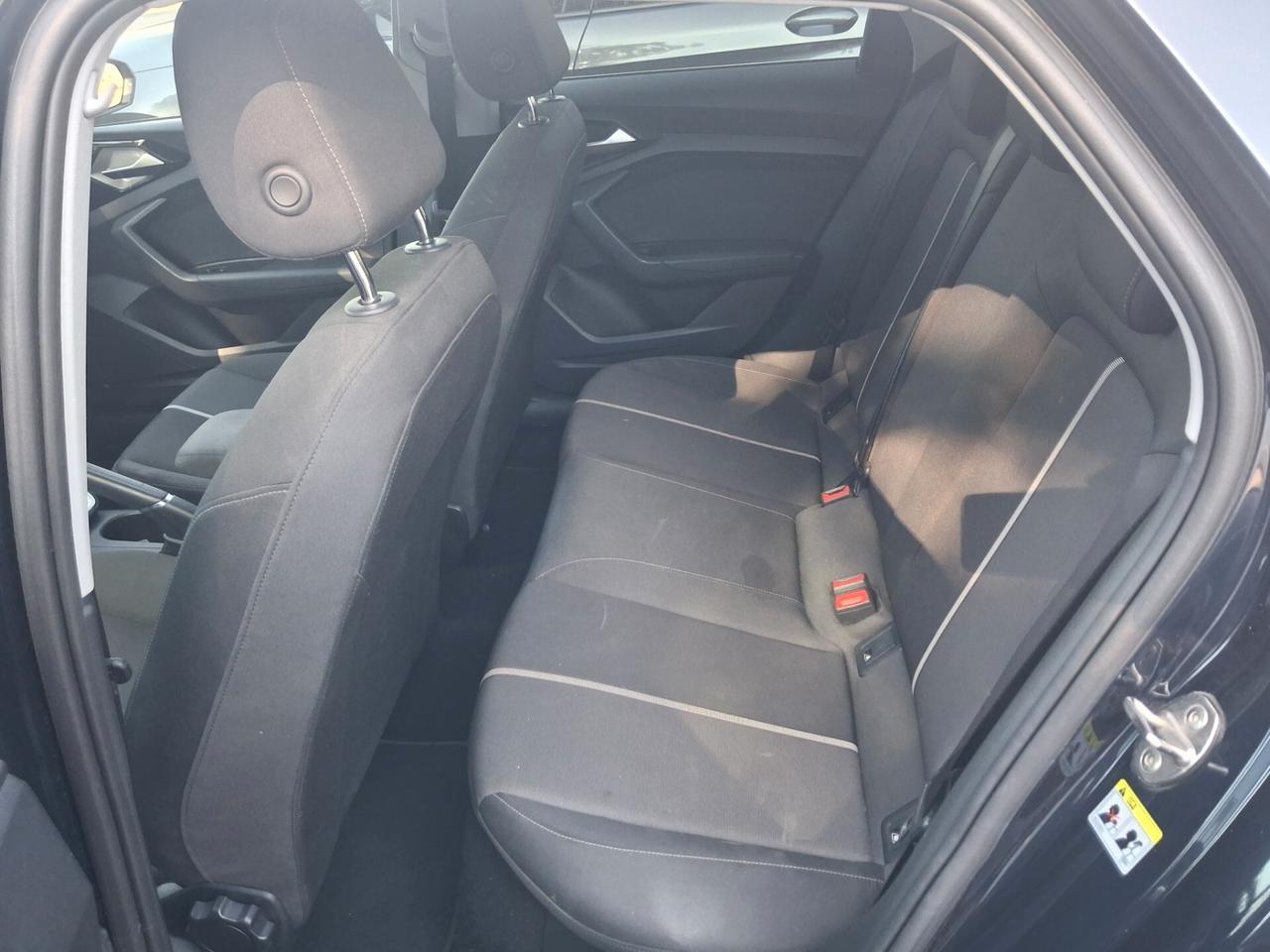 Audi A1 citycarver 30 TFSI Identity Contrast
