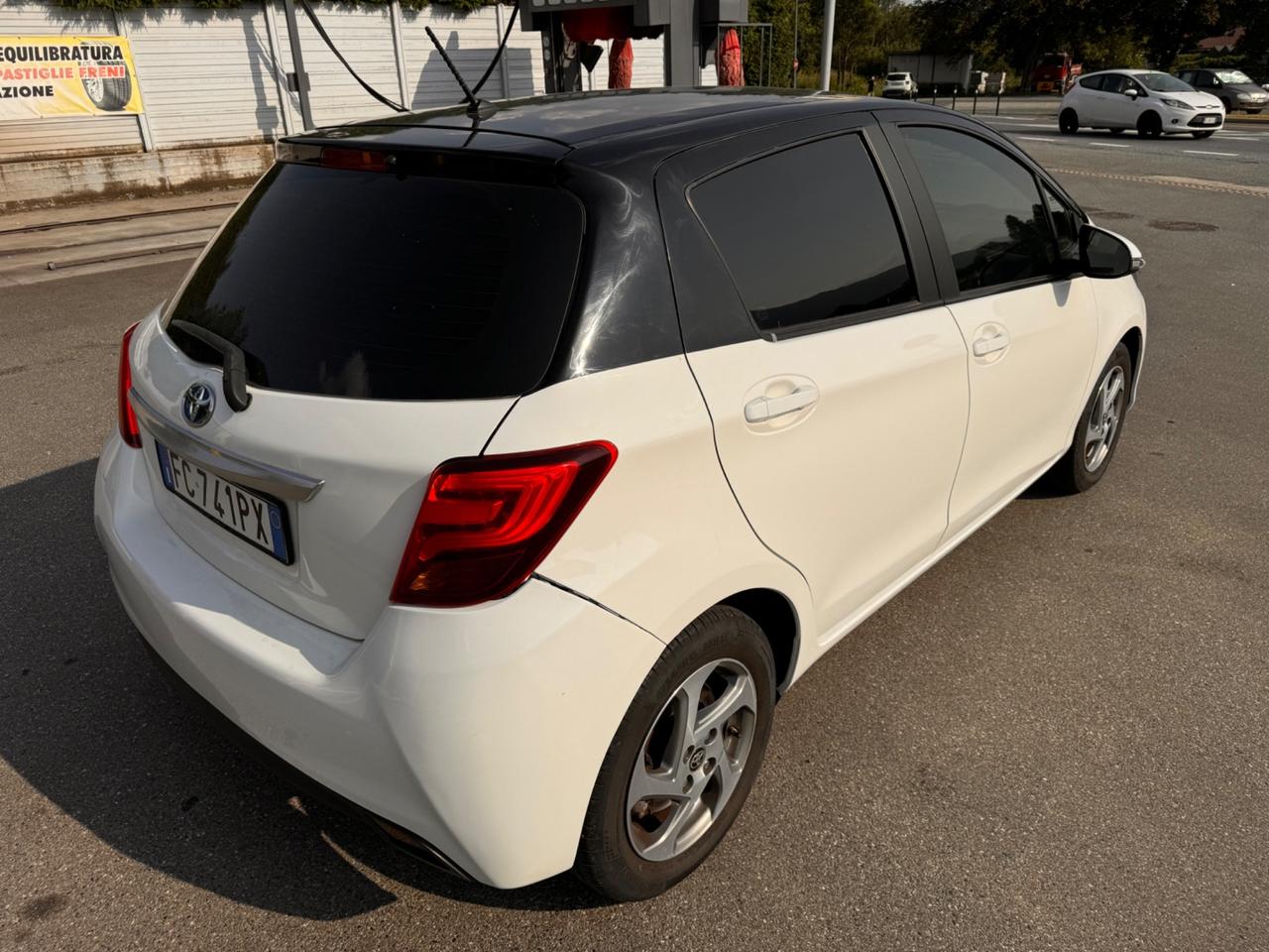 Toyota Yaris 1.5 Hybrid 73 CV 5p Business AUTOMATICA NAVI NEO PATENTATI GARANZIA PERFETTA