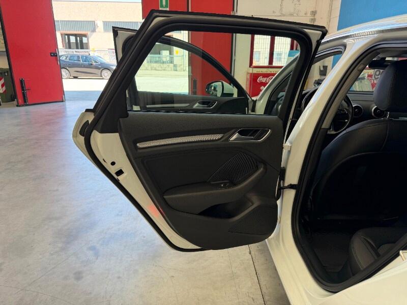 AUDI A3 3ª serie A3 SPB 1.6 TDI 116 CV S troni...