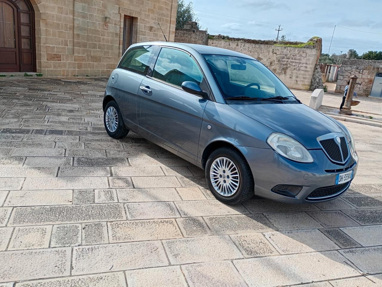 Lancia Ypsilon 1.2 Argento NEOPATENTATI