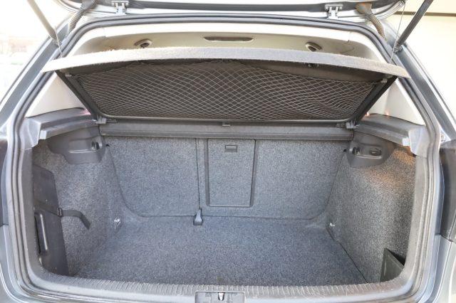 VOLKSWAGEN Golf V 1.6 Benzina 5 Porte Comfortline per NEOPATENTATI