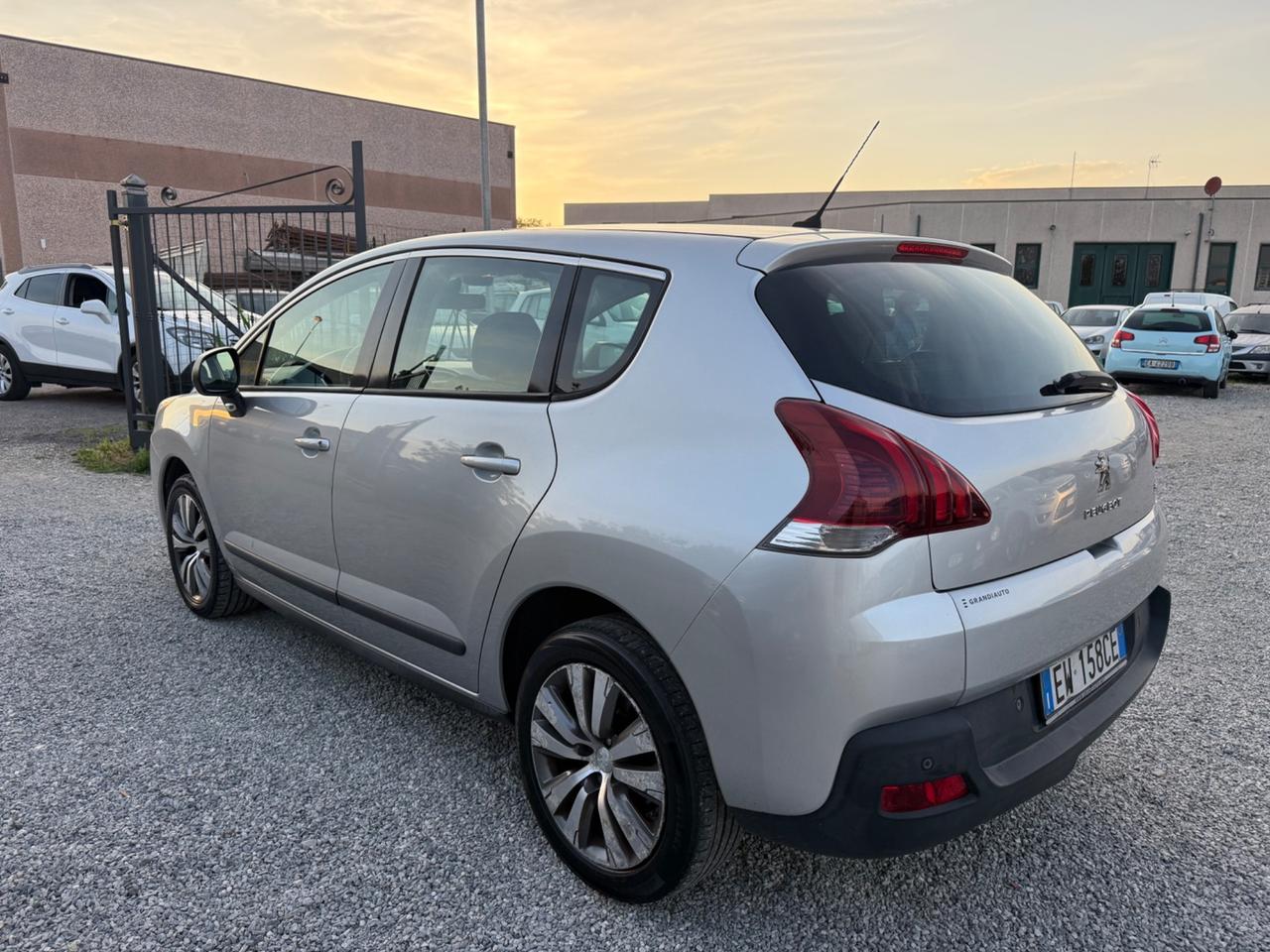 Peugeot 3008 1.6 HDi 115CV Business