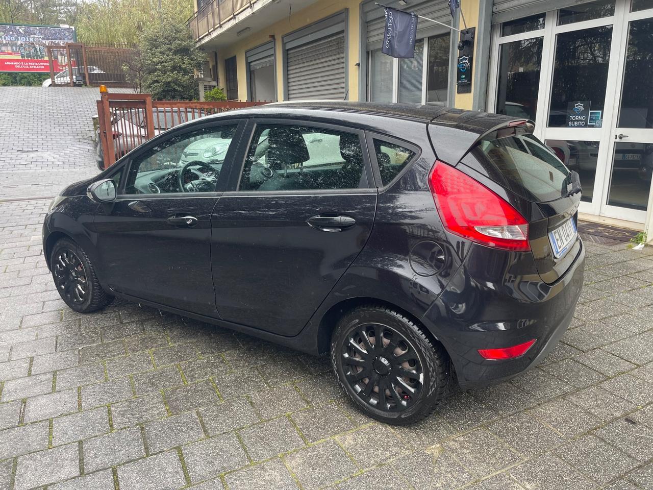 Ford Fiesta 1.4 16V 5p. Bz.- GPL Titanium Bs.