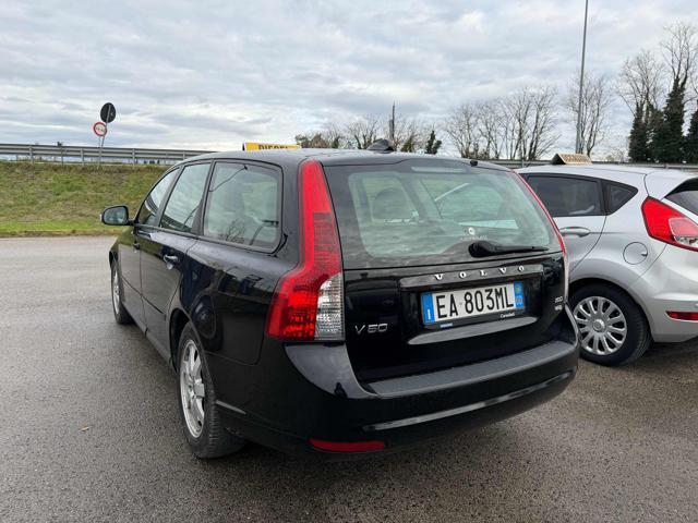 VOLVO V50 D2 R-design