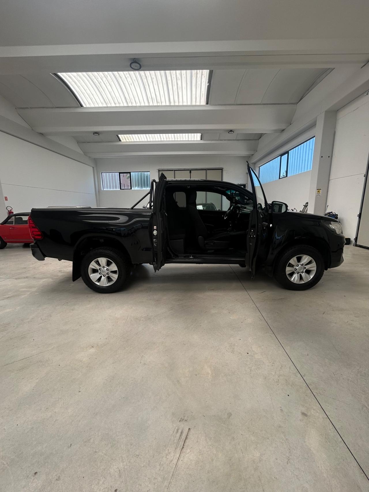 Toyota Hilux 2.4 D-4D 4WD 2 porte Extra Cab Comfort