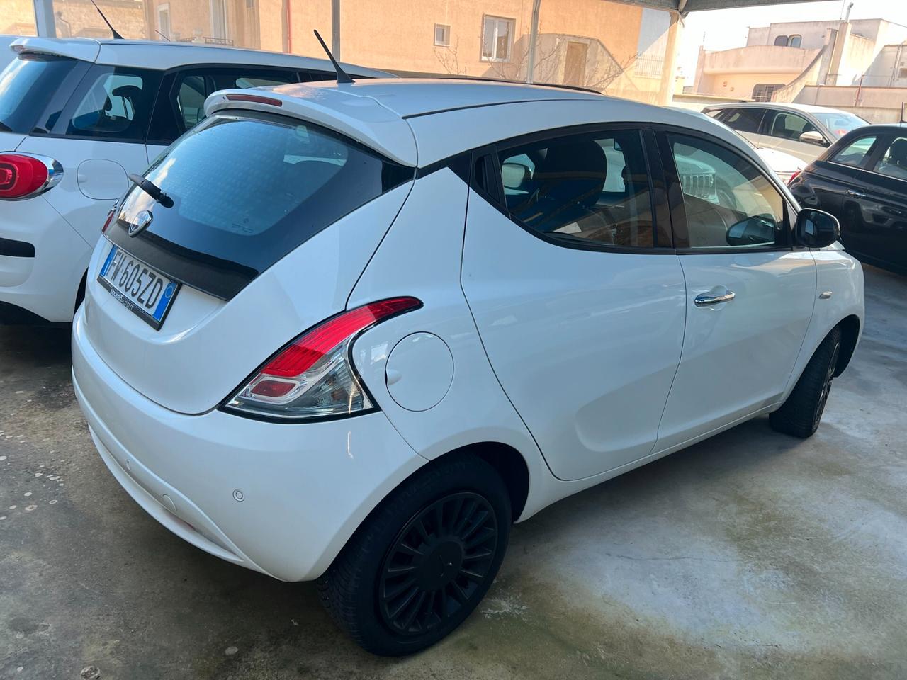 Lancia Ypsilon 1.2 69 CV 5 porte S&S Gold