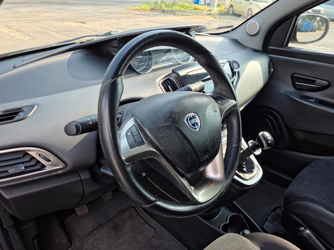 Lancia Ypsilon 1.2 69 CV 5 porte Elle 2015-E6 Manuale NEO