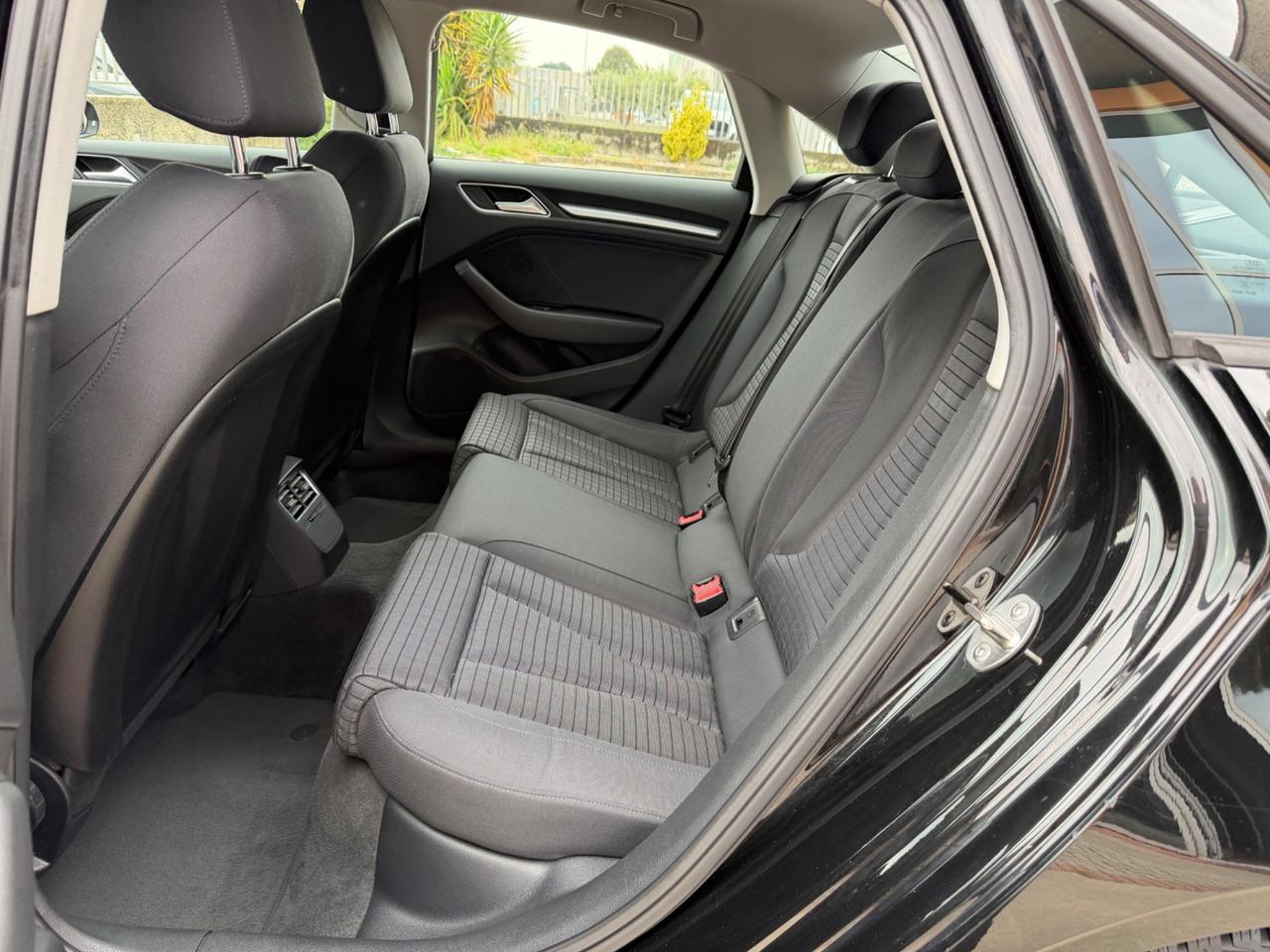 Audi A3 Sedan 1.6 TDI clean diesel S tronic Ambiente