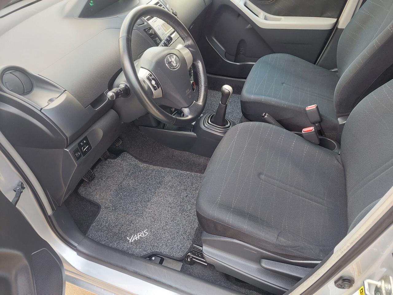 Toyota Yaris 1.0 benzina 5 porte Sol