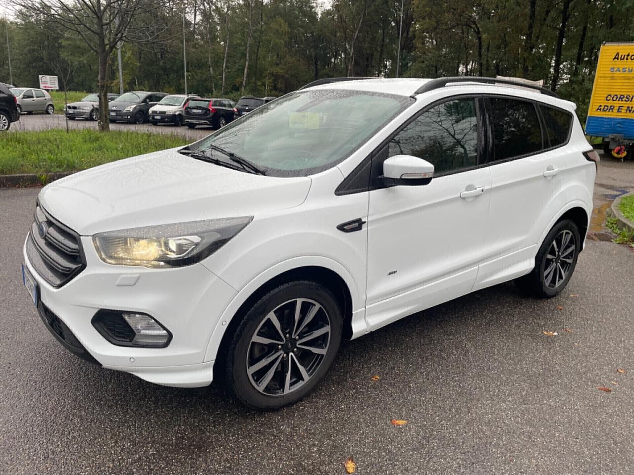 Ford Kuga 2.0 TDCI 150 CV 4WD ST-Line*Automatik*Navi*Pelle