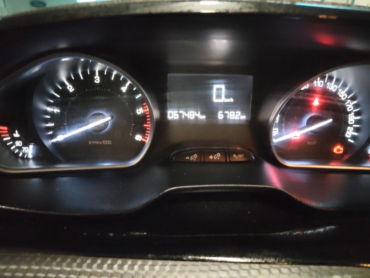 Peugeot 2008 BlueHDi 100 S&S Allure