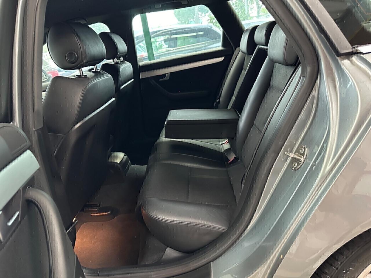 Audi A4 2.0 16V TDI S-LINE