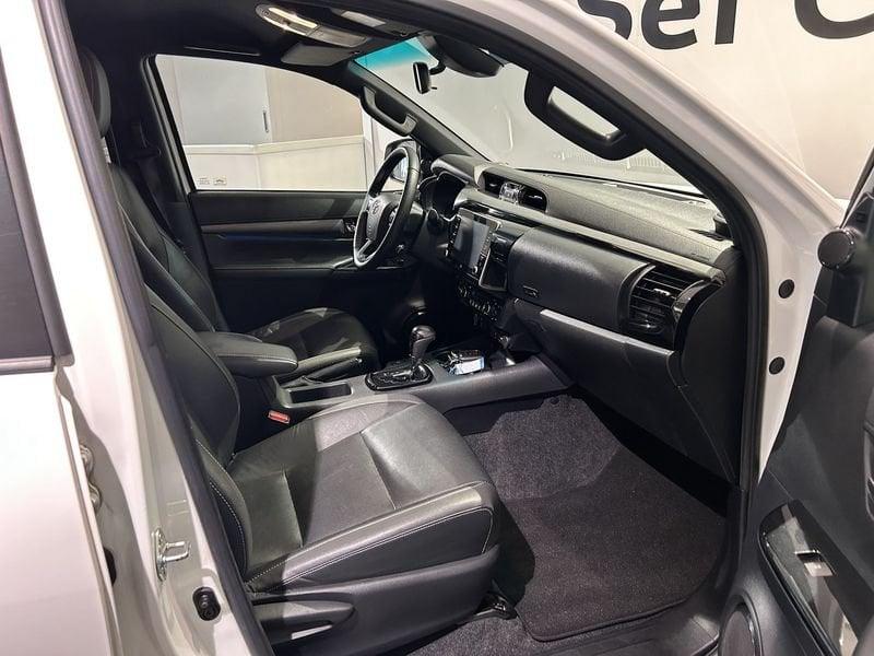 Toyota Hilux Hilux 2.8 D A/T 4WD 4 porte Double Cab Invincible + COPERTURA HARD TOP