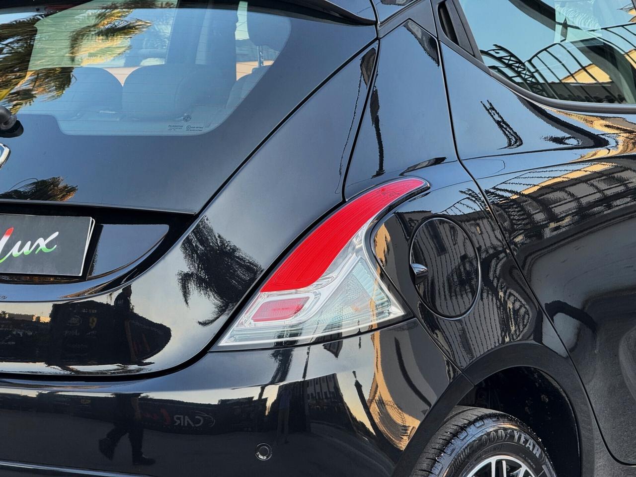 Lancia Ypsilon 1.0 Firefly Hybrid Gold Plus 70CV LED CAM