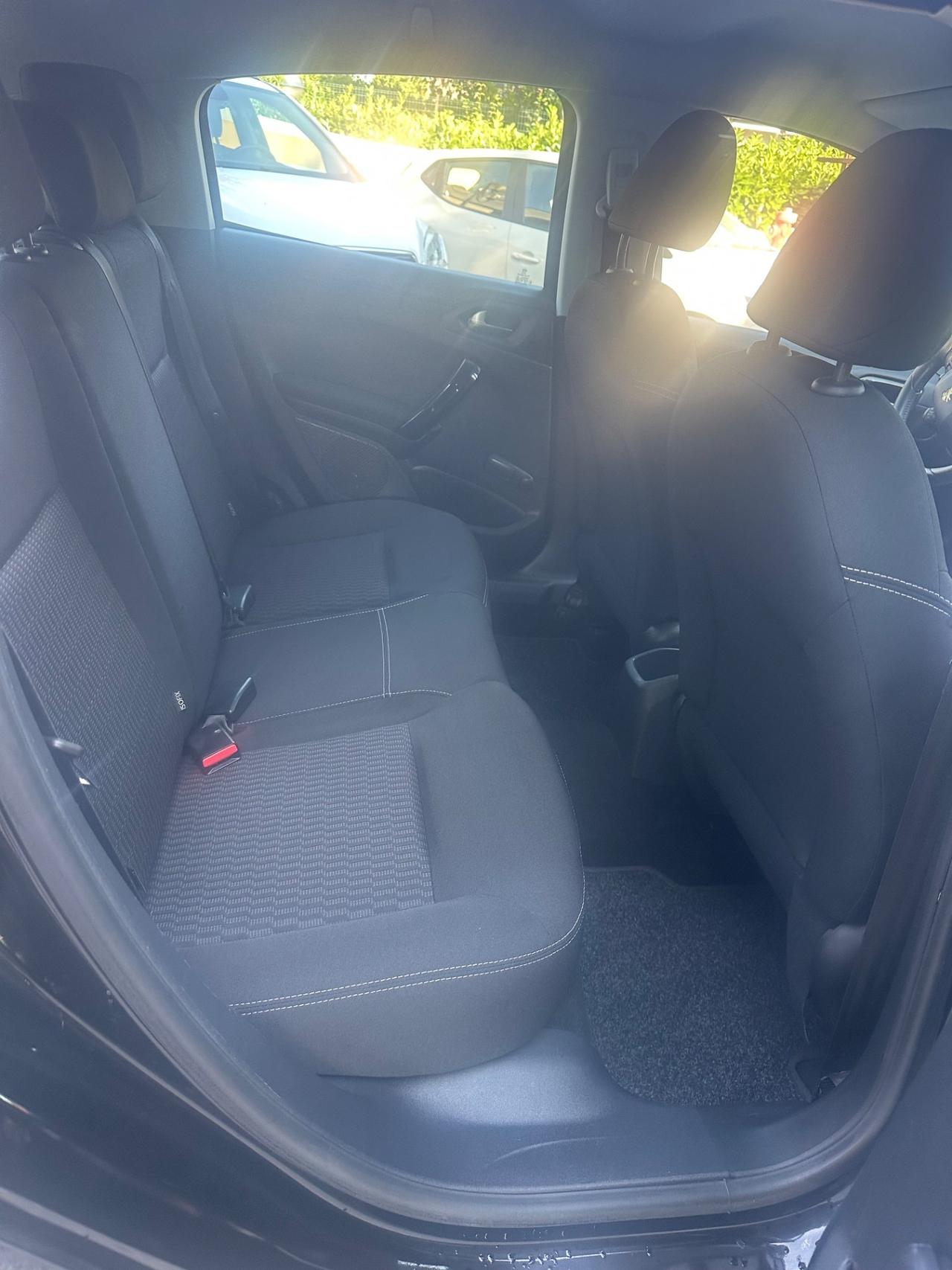 Peugeot 208 PureTech 82 5 porte Allure