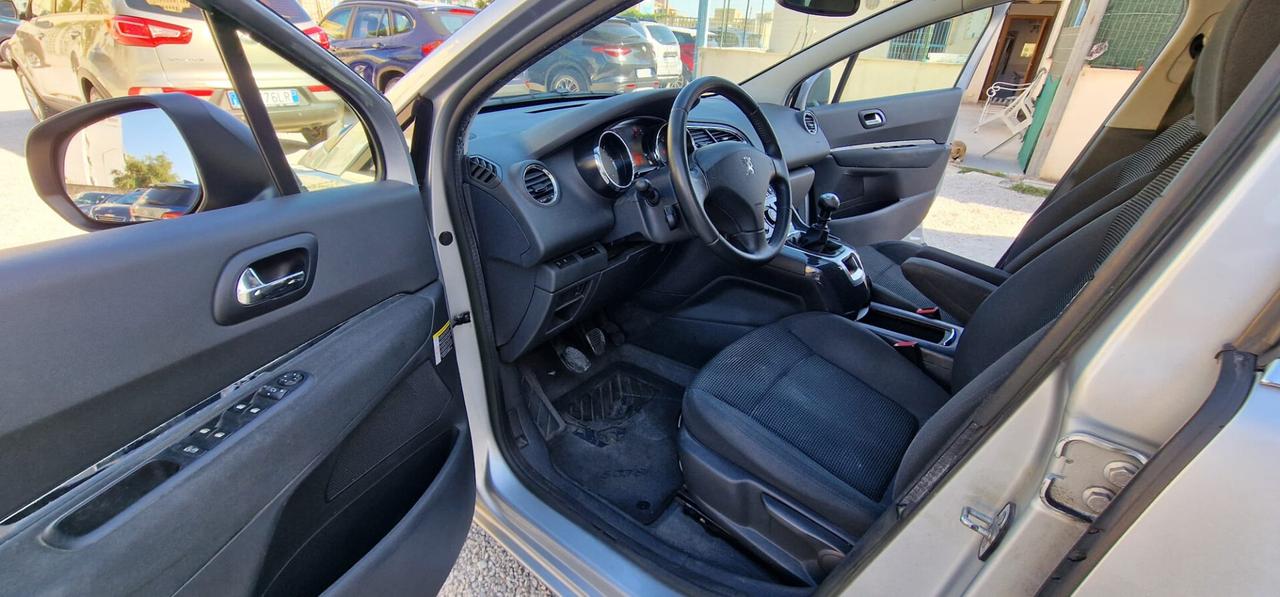 Peugeot 5008 1.6 HDi 115CV Allure 2014 7 POSTI