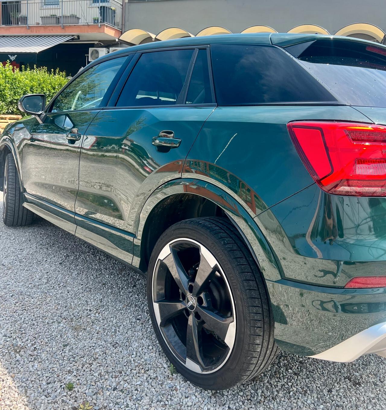 Audi Q2 35 TDI S tronic Identity Black