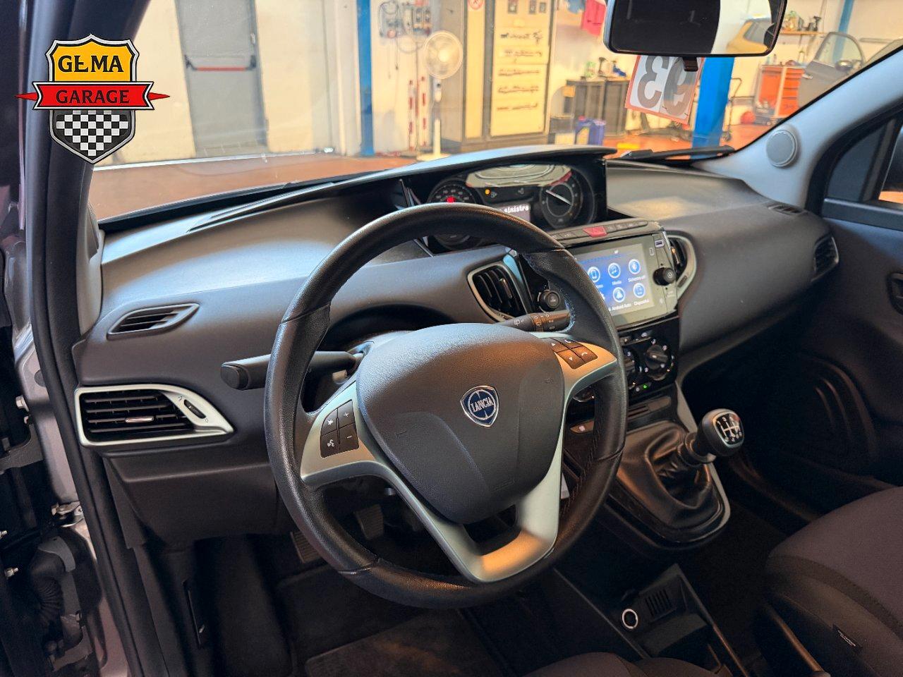 Lancia Ypsilon 1.0 firefly hybrid Platino s&s 70cv