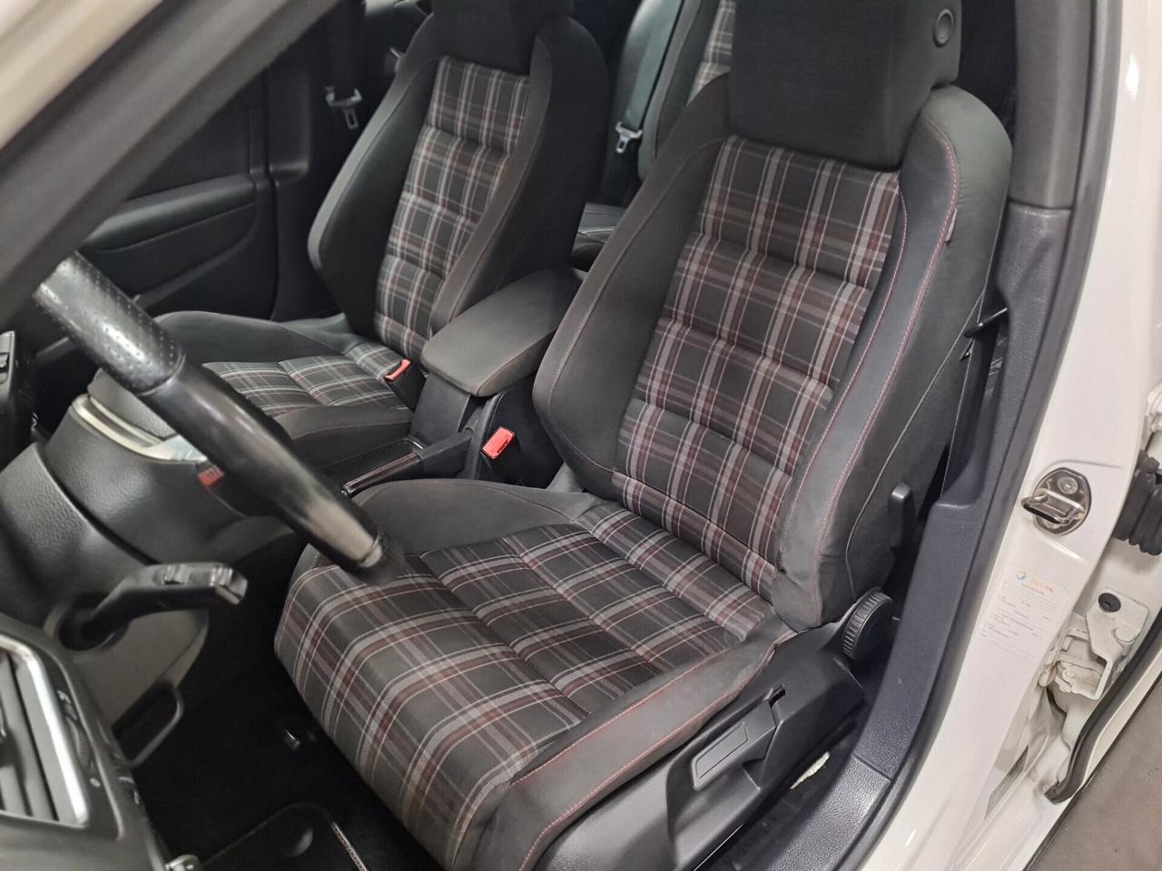 Volkswagen Golf GTI 2.0 TSI 5p.