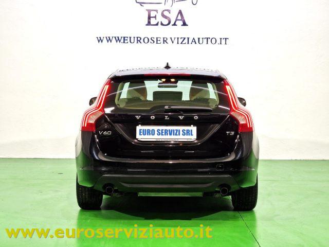 VOLVO V60 T3 Powershift Kinetic