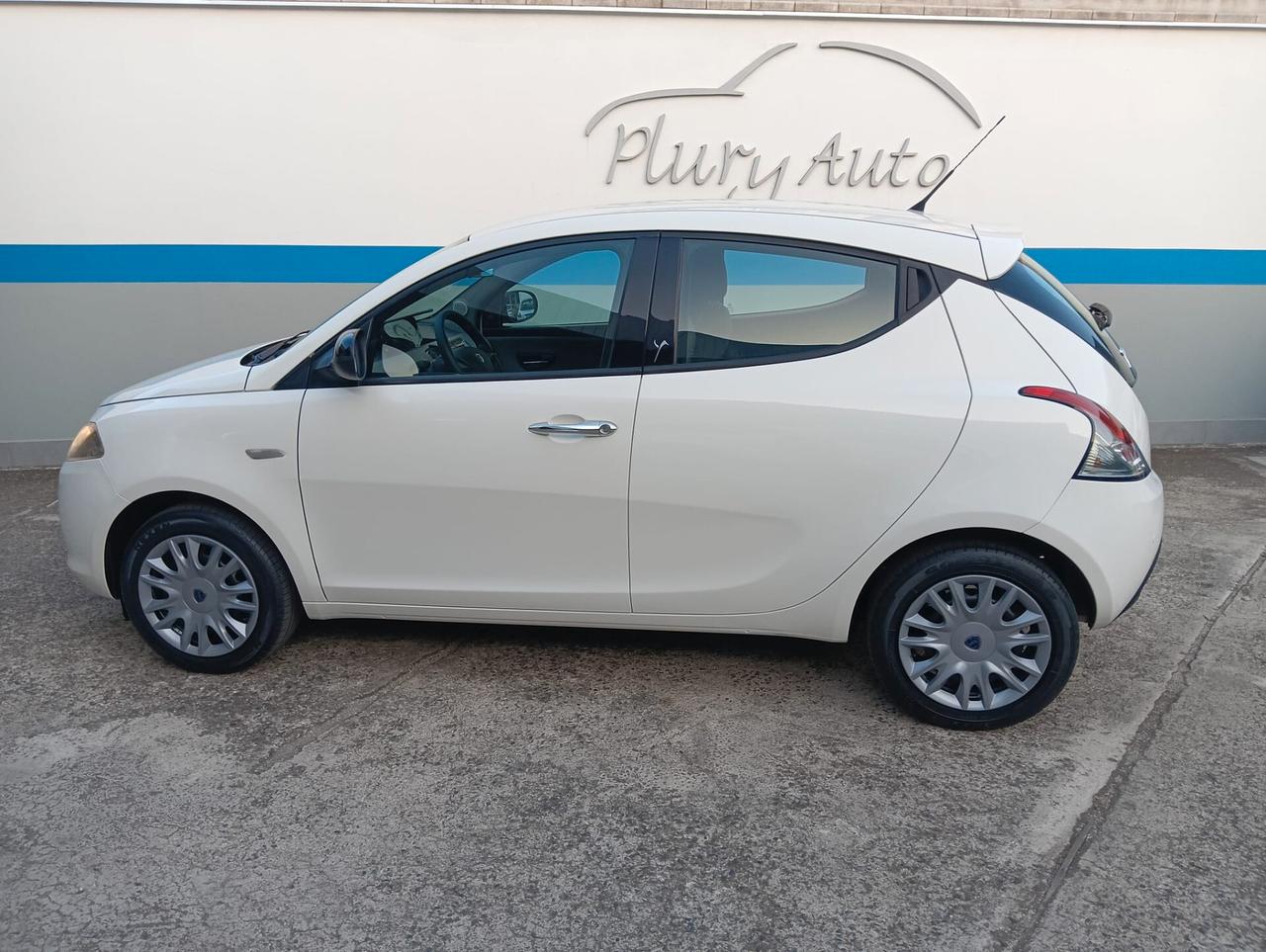 Lancia Ypsilon 1.2 69 CV 5 porte S&S Silver